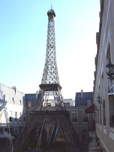6 world reproductions of the Eiffel Tower
