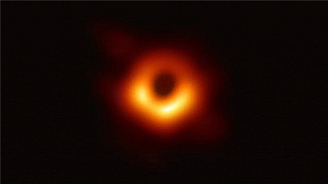 A fost dezvăluită prima fotografie a unei găuri negre